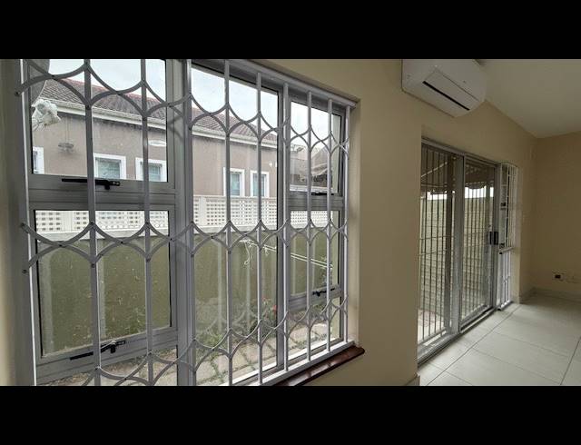 2 BEDROOM DUPLEX RENTED IN ESSENWOOD